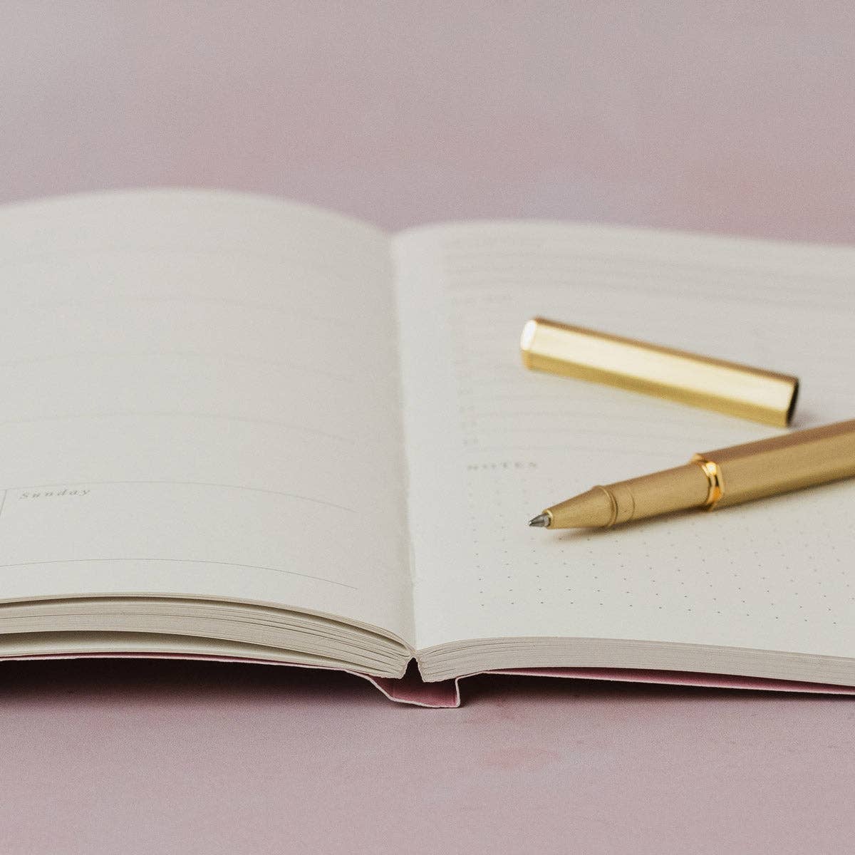 Studio Abstract Undated Weekly Planner
