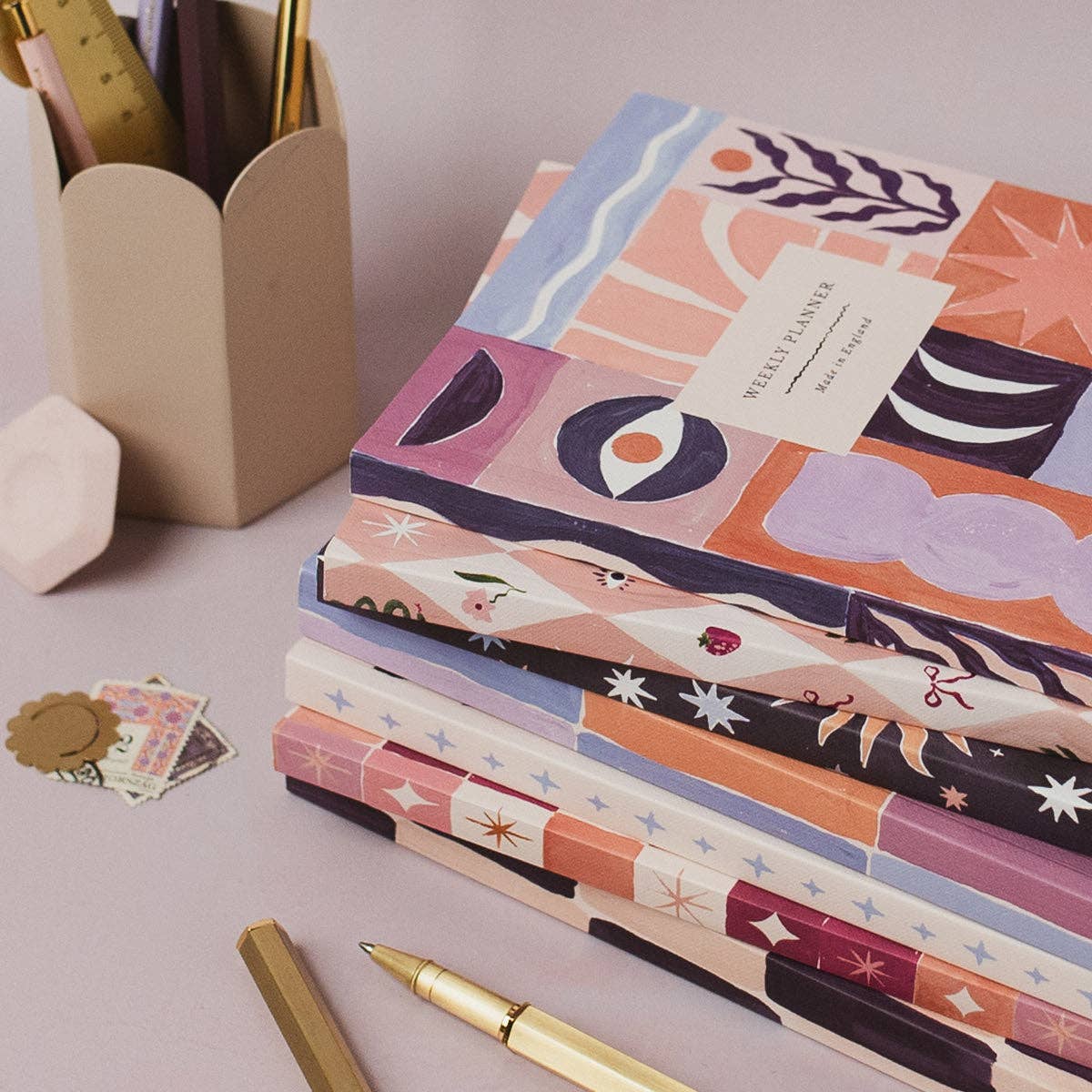 Studio Abstract Undated Weekly Planner